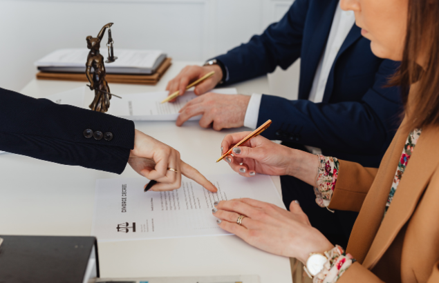 Navigating Divorce vs. Staying: How Therapy Helps You Decide – Full Guide